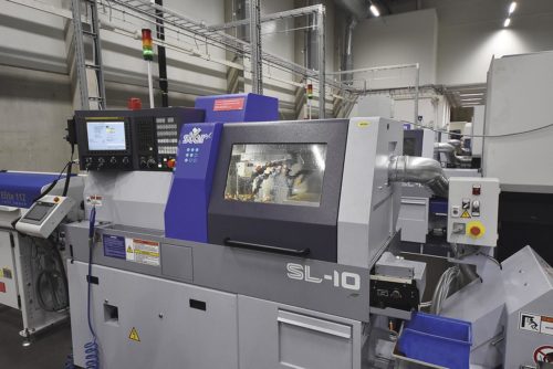 – Vi växer och är kundorienterade inom Mobility som elektroniska lås och lösningar till ladd stolpar. Vi växer med Automotive branschen där elektroniska lås i lastbilar, bussar och tåg blir allt både viktigare och vanligare både standardlösningar och speciallösningar.
– Industrilås är ett ingenjörsföretag där våra konstruktörer tillsammans med våra kunder skapar framtidens digitala låslösningar. ”Ge oss ett handtag och vi fixar en låslösning som passar moderna tankesätt”, ler en nöjd, Mikael Åkerman produktionschef.